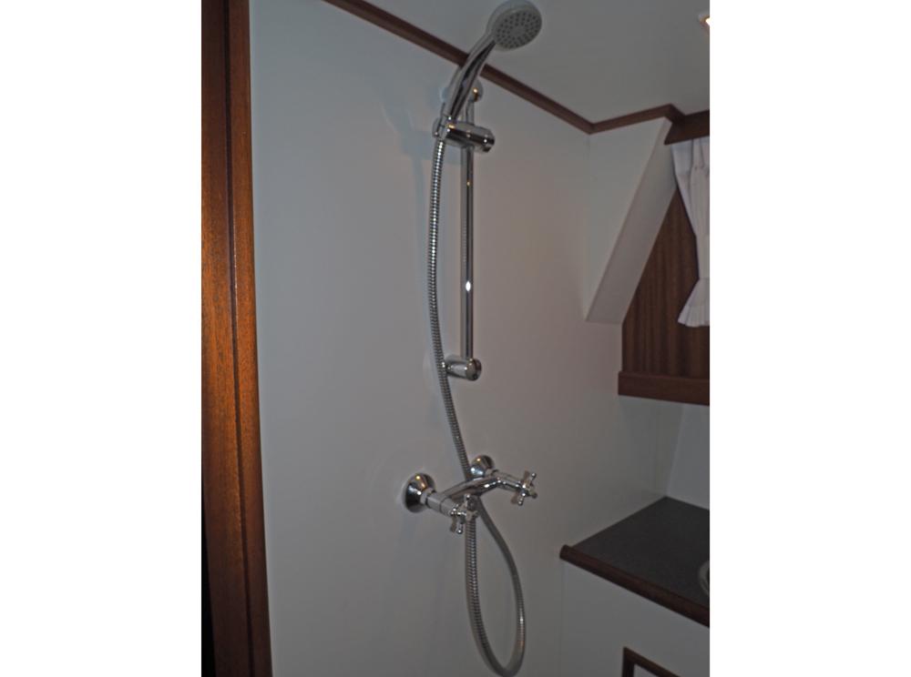 Cabin en avant, H&eacute;bergements